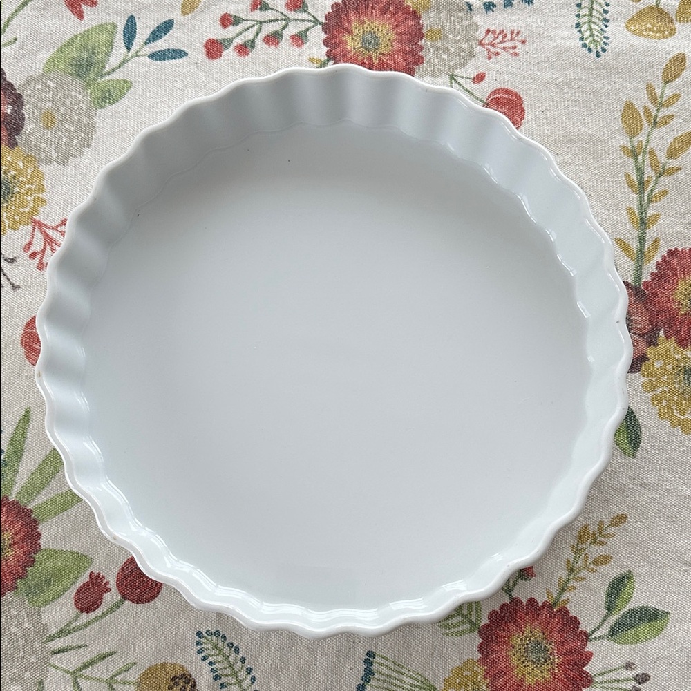 White Scalloped Ceramic Quiche Dish